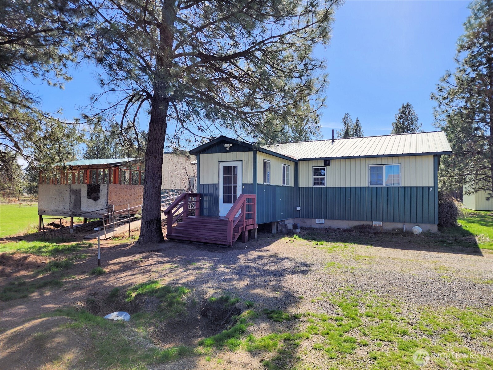 39024 Petrie Lane E Davenport WA 99122