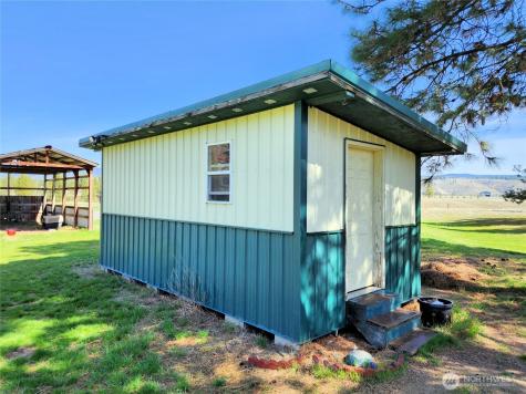 39024 Petrie Lane E Davenport WA 99122