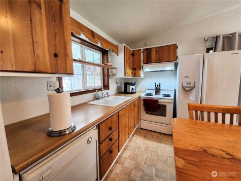 39024 Petrie Lane E Davenport WA 99122