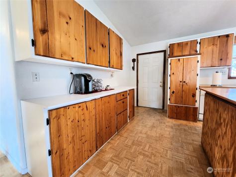 39024 Petrie Lane E Davenport WA 99122