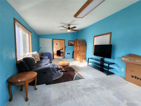 39024 Petrie Lane E Davenport WA 99122