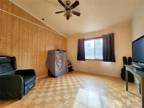39024 Petrie Lane E Davenport WA 99122