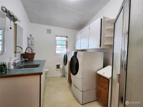 39024 Petrie Lane E Davenport WA 99122