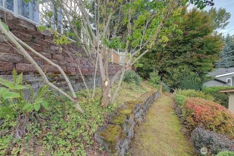 17308 Woodcrest Drive NE Bothell WA 98011