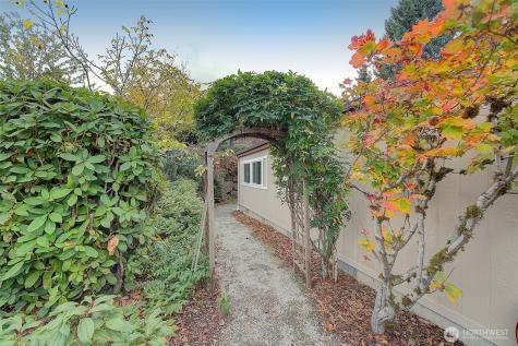 17308 Woodcrest Drive NE Bothell WA 98011