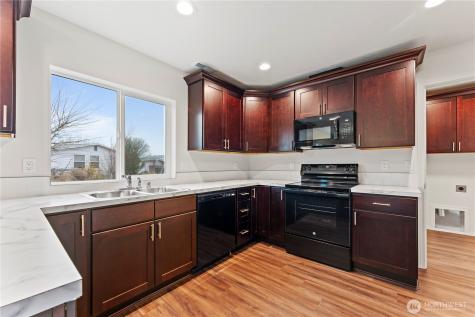 925 La Vista Drive Warden WA 98857