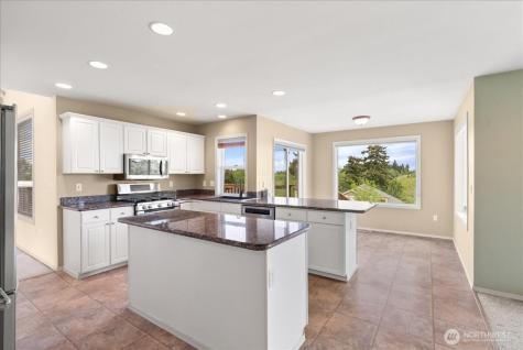 5131 Chinook Drive NE Tacoma WA 98422