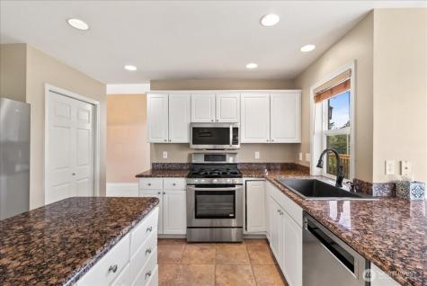5131 Chinook Drive NE Tacoma WA 98422