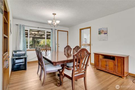 924 7th Avenue NW Puyallup WA 98371