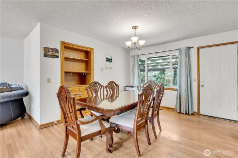 924 7th Avenue NW Puyallup WA 98371