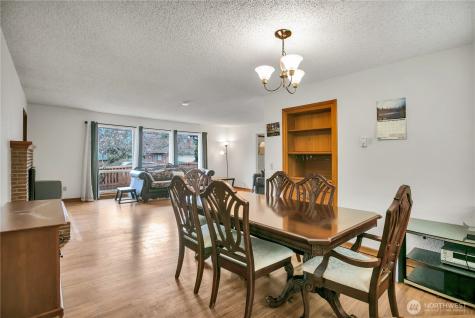 924 7th Avenue NW Puyallup WA 98371
