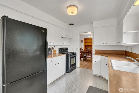 924 7th Avenue NW Puyallup WA 98371