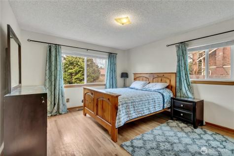 924 7th Avenue NW Puyallup WA 98371