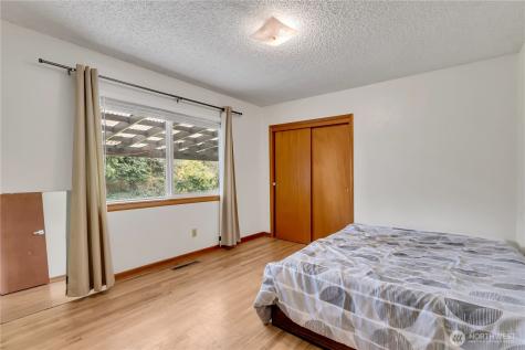 924 7th Avenue NW Puyallup WA 98371