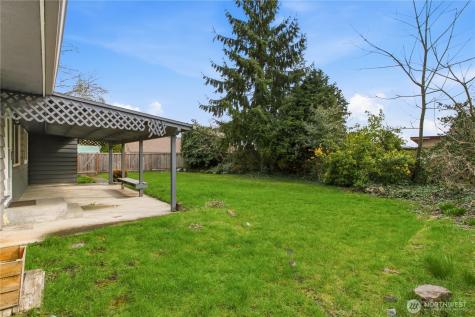 924 7th Avenue NW Puyallup WA 98371