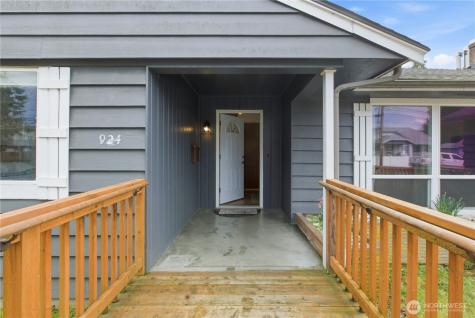 924 7th Avenue NW Puyallup WA 98371