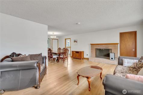 924 7th Avenue NW Puyallup WA 98371