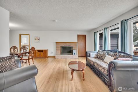 924 7th Avenue NW Puyallup WA 98371