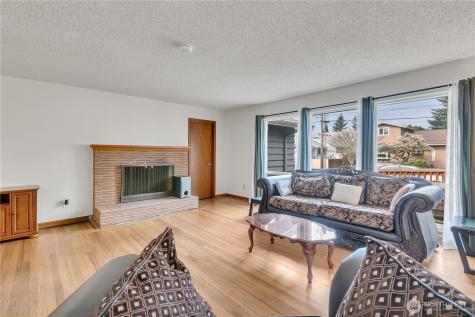 924 7th Avenue NW Puyallup WA 98371