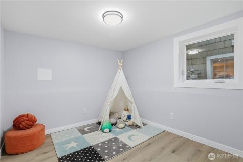 1927 42nd Avenue SW Seattle WA 98116