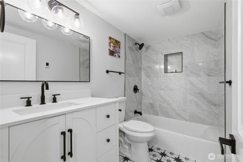 1927 42nd Avenue SW Seattle WA 98116