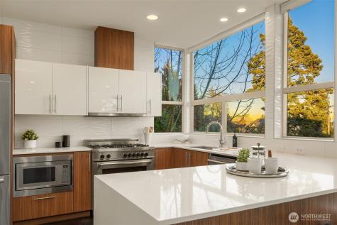 928 34th Avenue Seattle WA 98122