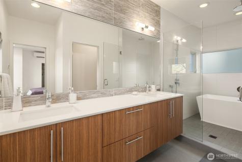 928 34th Avenue Seattle WA 98122