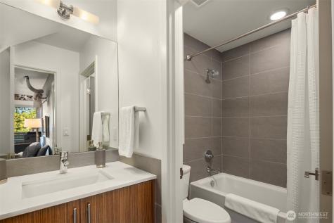 928 34th Avenue Seattle WA 98122