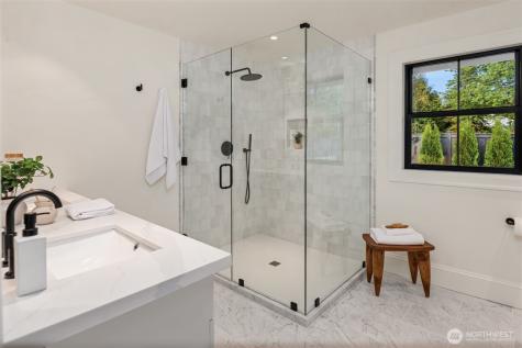 2829 92nd Avenue NE Clyde Hill WA 98004