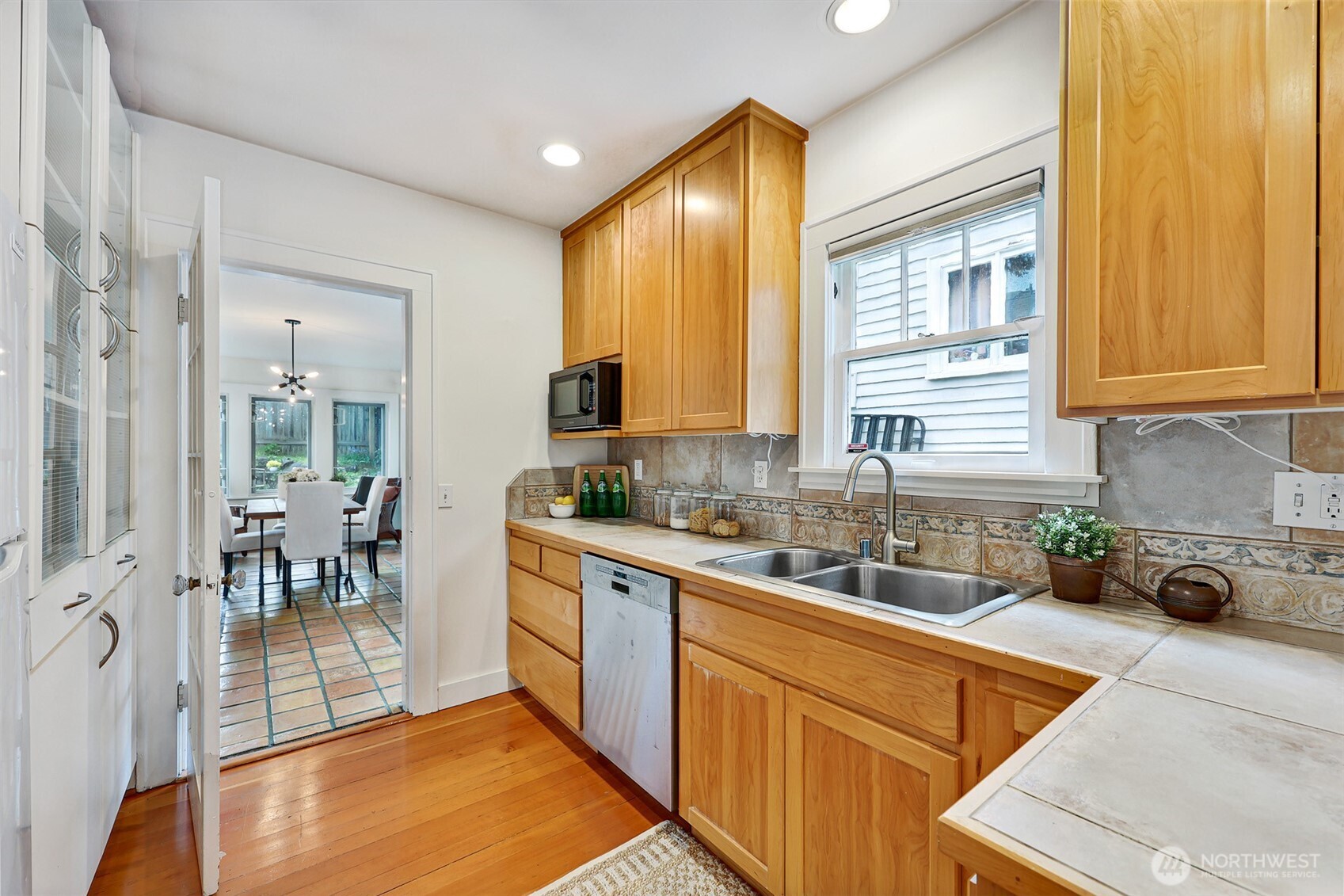 7049 Ravenna Avenue NE Seattle WA 98115
