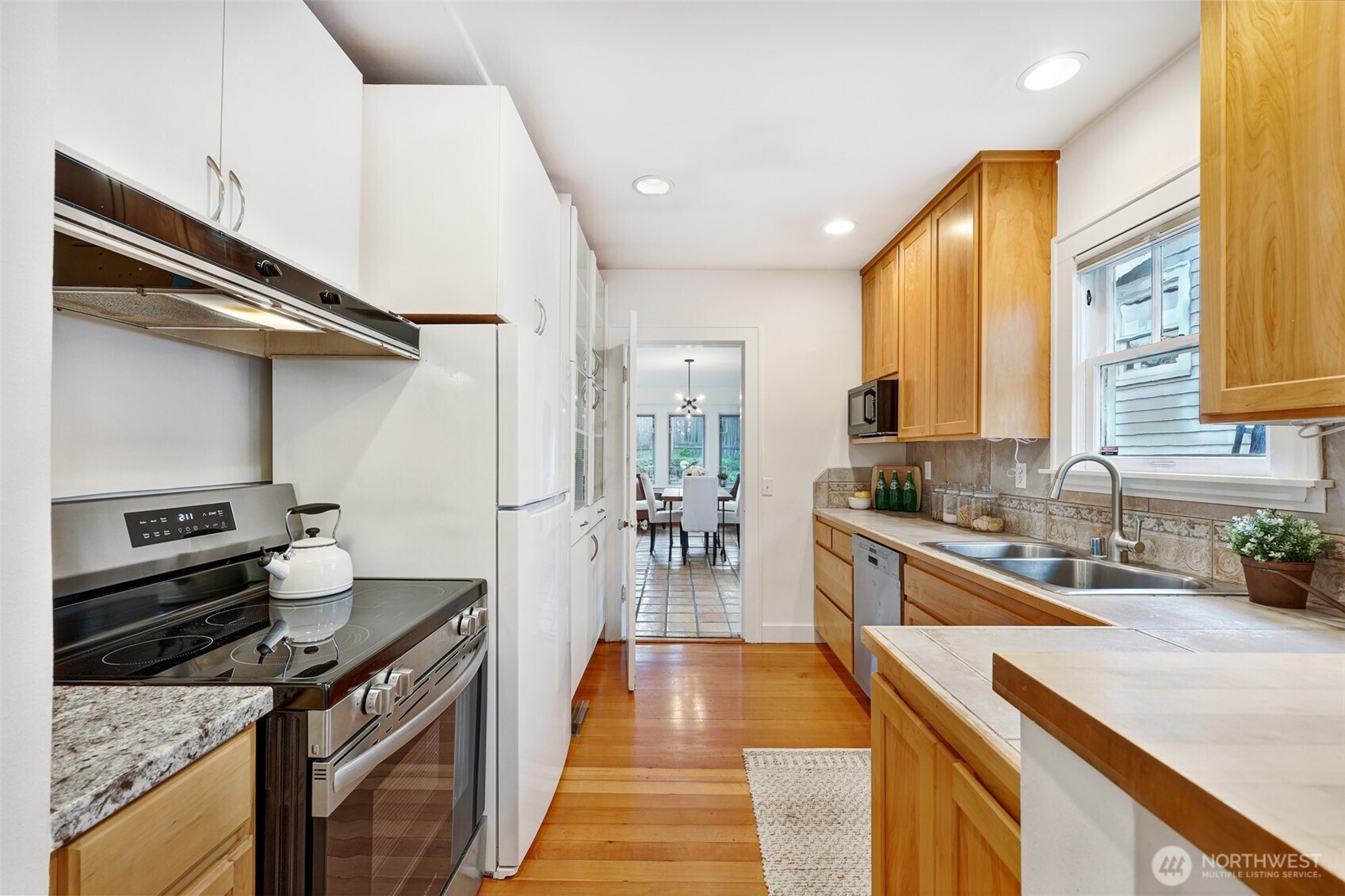 7049 Ravenna Avenue NE Seattle WA 98115