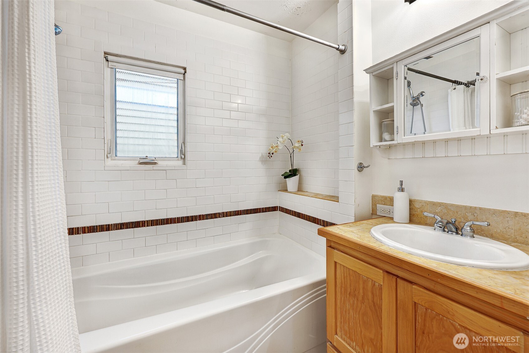 7049 Ravenna Avenue NE Seattle WA 98115