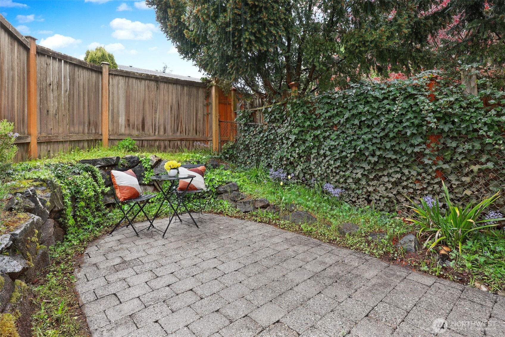 7049 Ravenna Avenue NE Seattle WA 98115