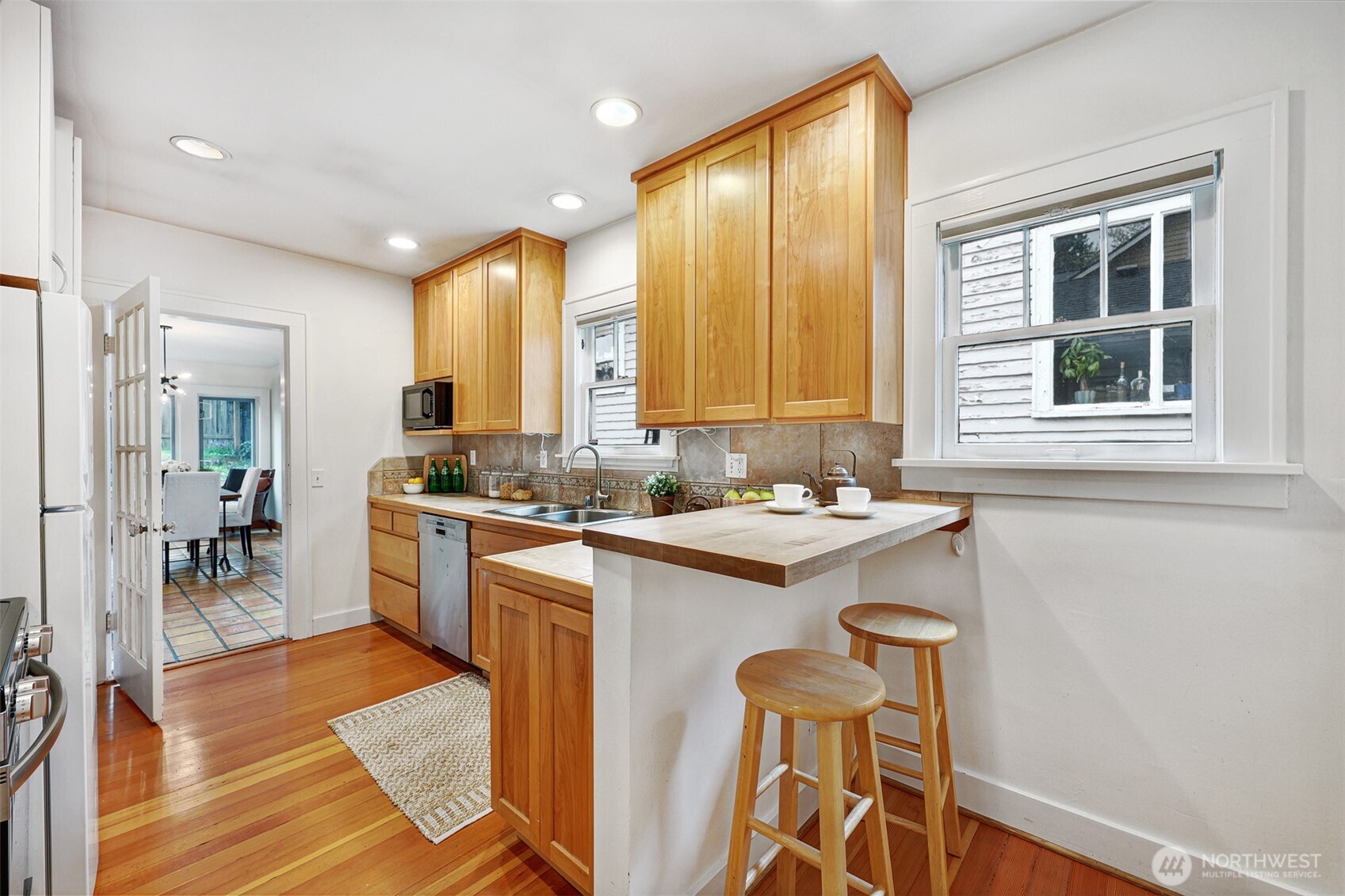 7049 Ravenna Avenue NE Seattle WA 98115