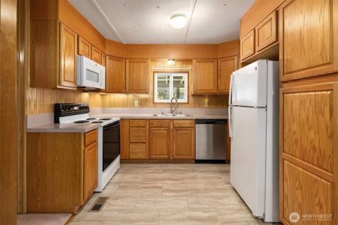6037 NE Blakely Avenue Bainbridge Island WA 98110