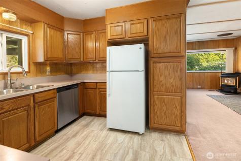 6037 NE Blakely Avenue Bainbridge Island WA 98110