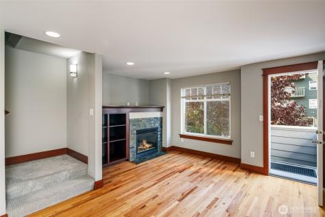 5260 Brooklyn Avenue NE Seattle WA 98105