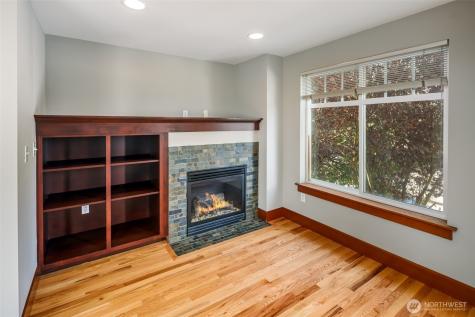 5260 Brooklyn Avenue NE Seattle WA 98105