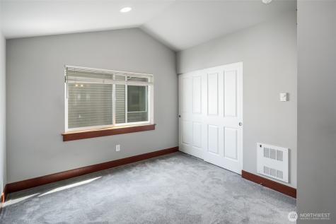 5260 Brooklyn Avenue NE Seattle WA 98105