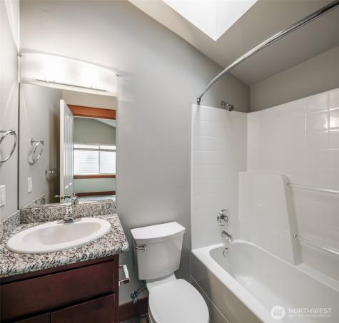 5260 Brooklyn Avenue NE Seattle WA 98105