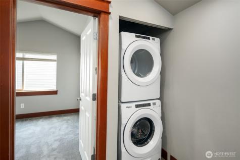 5260 Brooklyn Avenue NE Seattle WA 98105