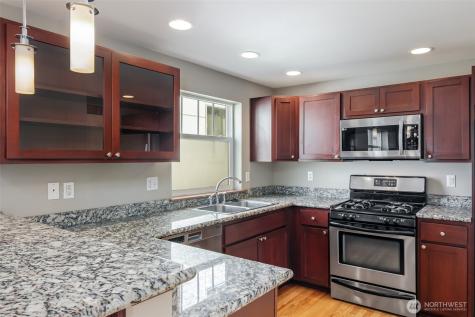 5260 Brooklyn Avenue NE Seattle WA 98105