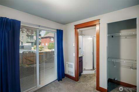 5260 Brooklyn Avenue NE Seattle WA 98105