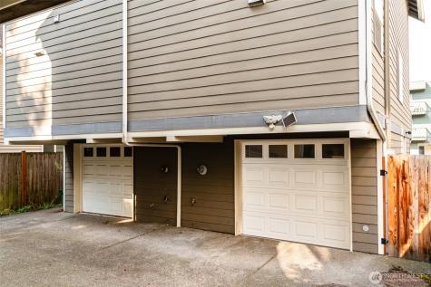 5260 Brooklyn Avenue NE Seattle WA 98105