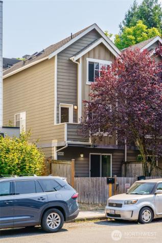 5260 Brooklyn Avenue NE Seattle WA 98105