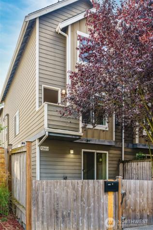 5260 Brooklyn Avenue NE Seattle WA 98105