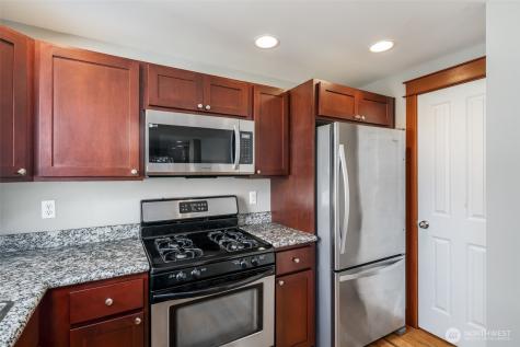 5260 Brooklyn Avenue NE Seattle WA 98105