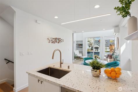 6211 12th Avenue NE Seattle WA 98115
