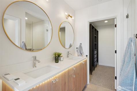 6211 12th Avenue NE Seattle WA 98115