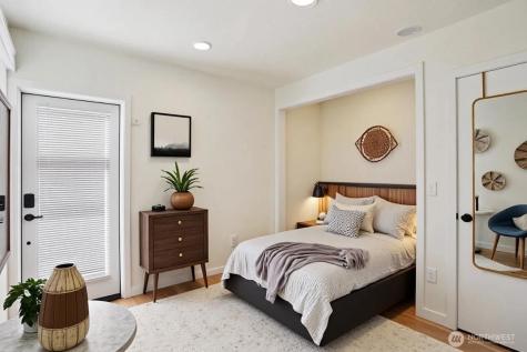 6211 12th Avenue NE Seattle WA 98115